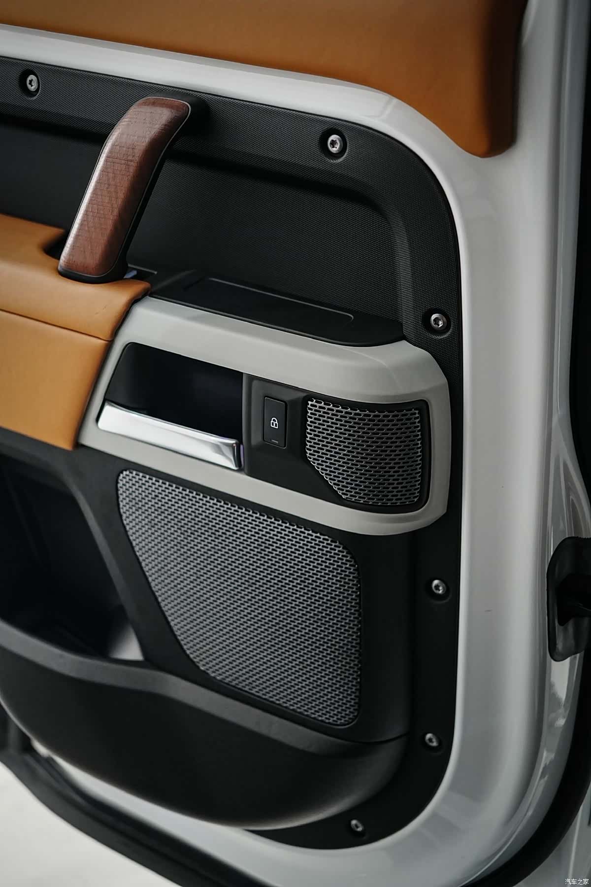 Land Rover Defender, 2024 19