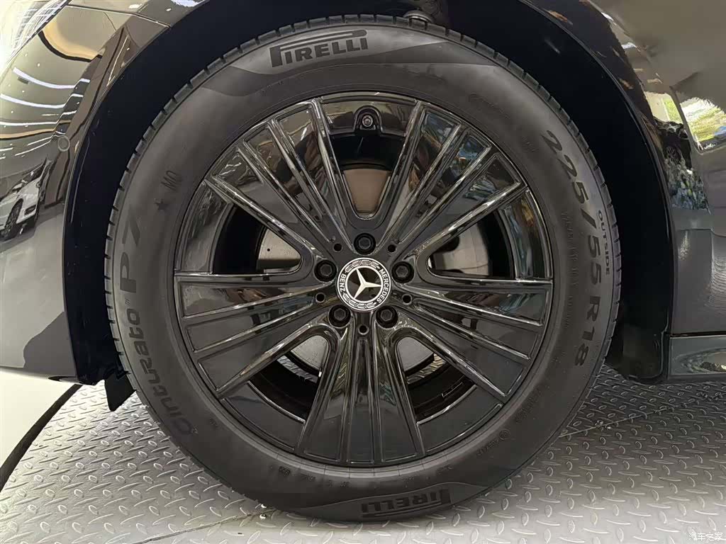 Mercedes-Benz E-Class, 2024 8