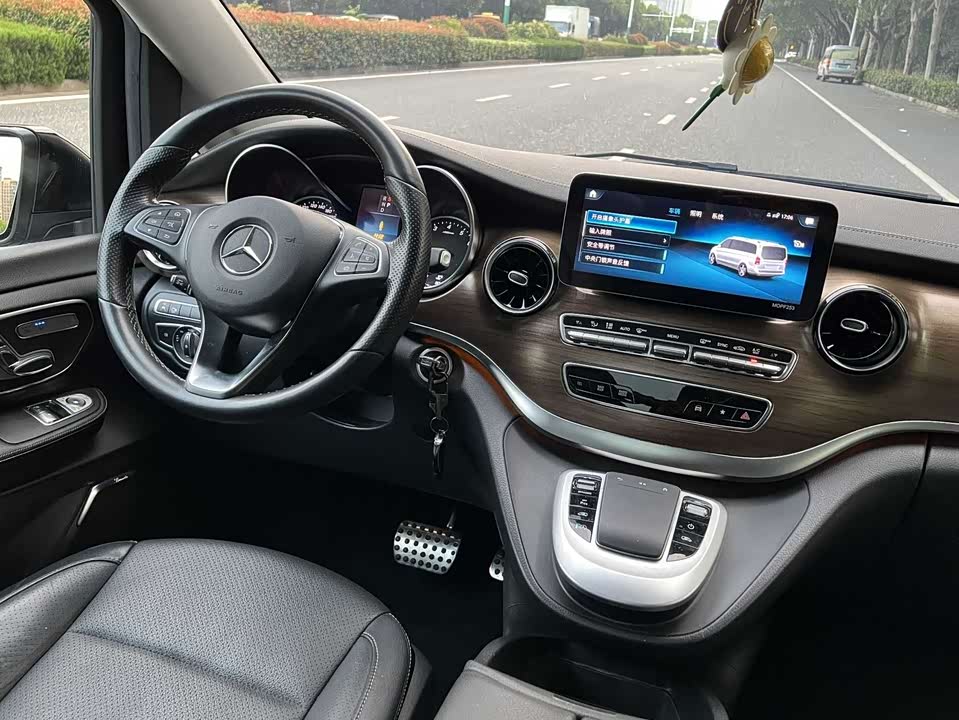 Mercedes-Benz V-class