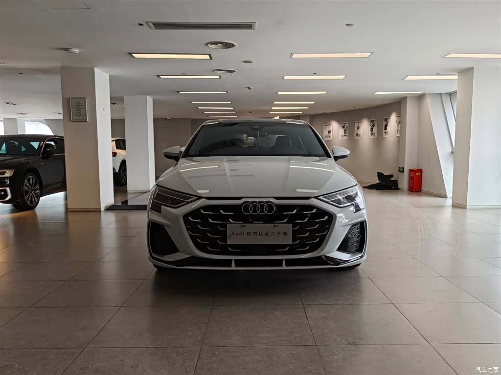 Audi Flying Spur, 2025 2