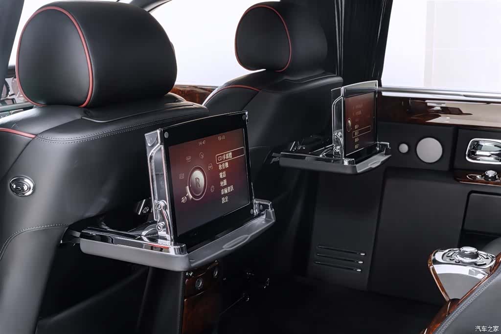 Rolls-Royce Phantom, 2018 13