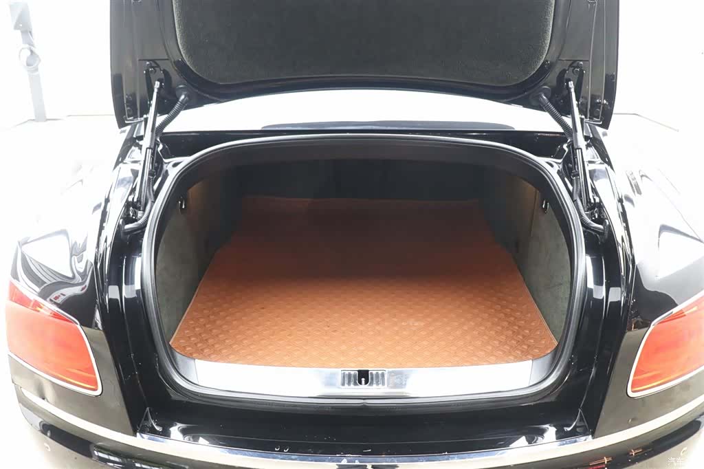 Bentley Flying Spur, 2020 35