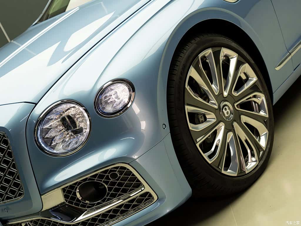 Bentley Flying Spur, 2023 3