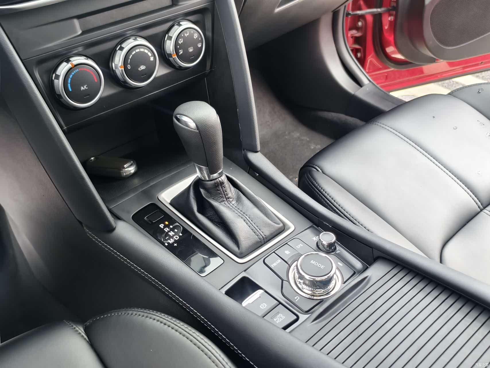 Mazda CX-4, 2023 13