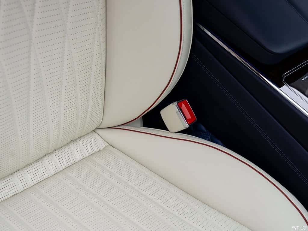 Bentley Flying Spur, 2023 18