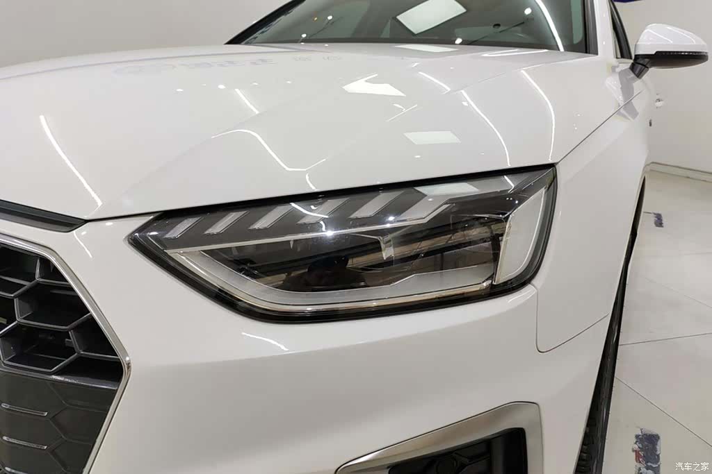 Audi A4L, 2022 все фото