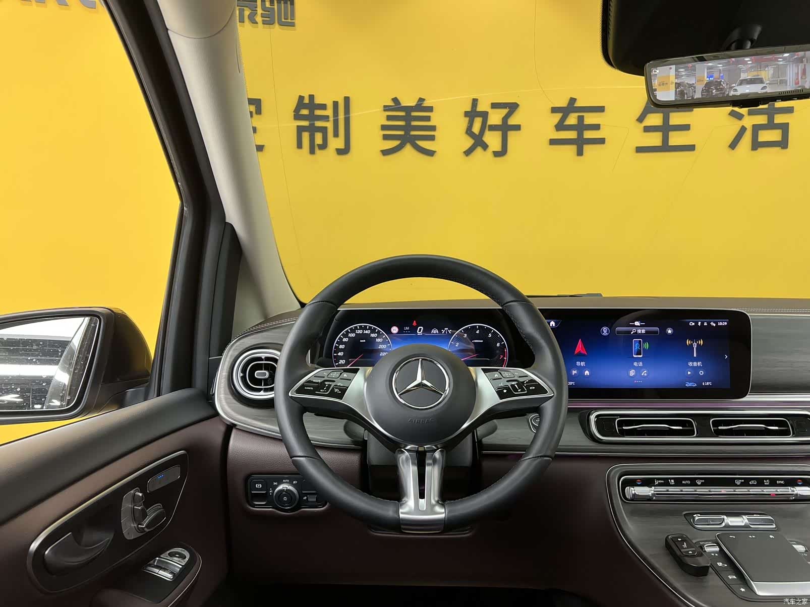 Mercedes-Benz V-Class, 2025 12