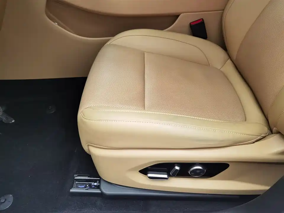 AITO Ask the world M5