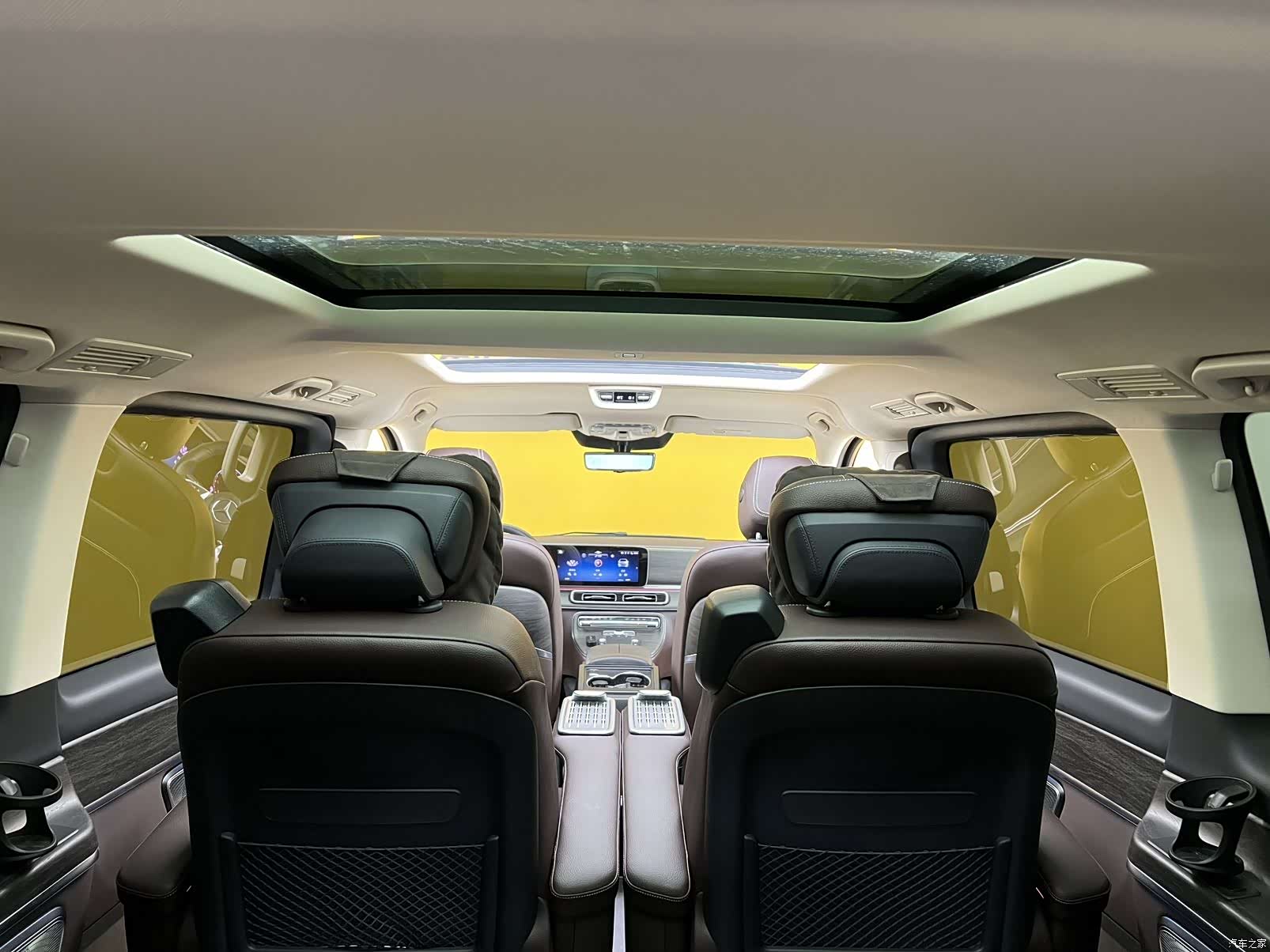 Mercedes-Benz V-Class, 2025 32