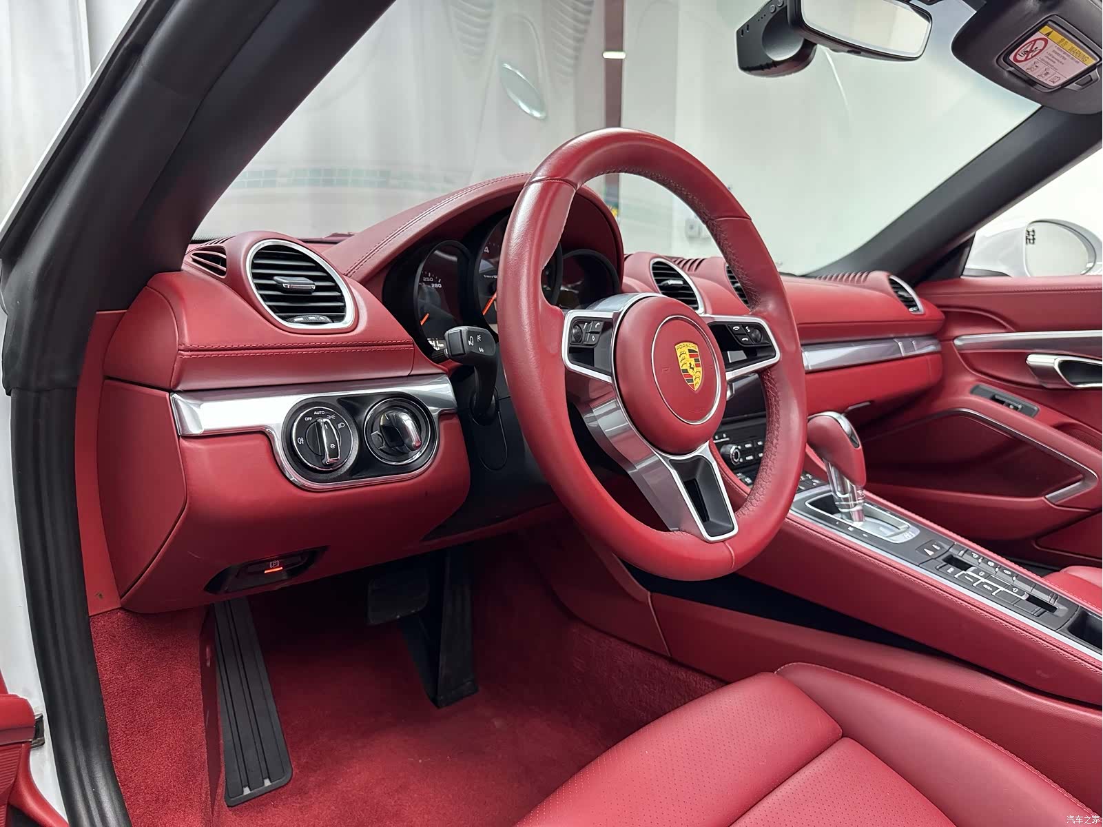 Porsche Boxster, 2022 все фото