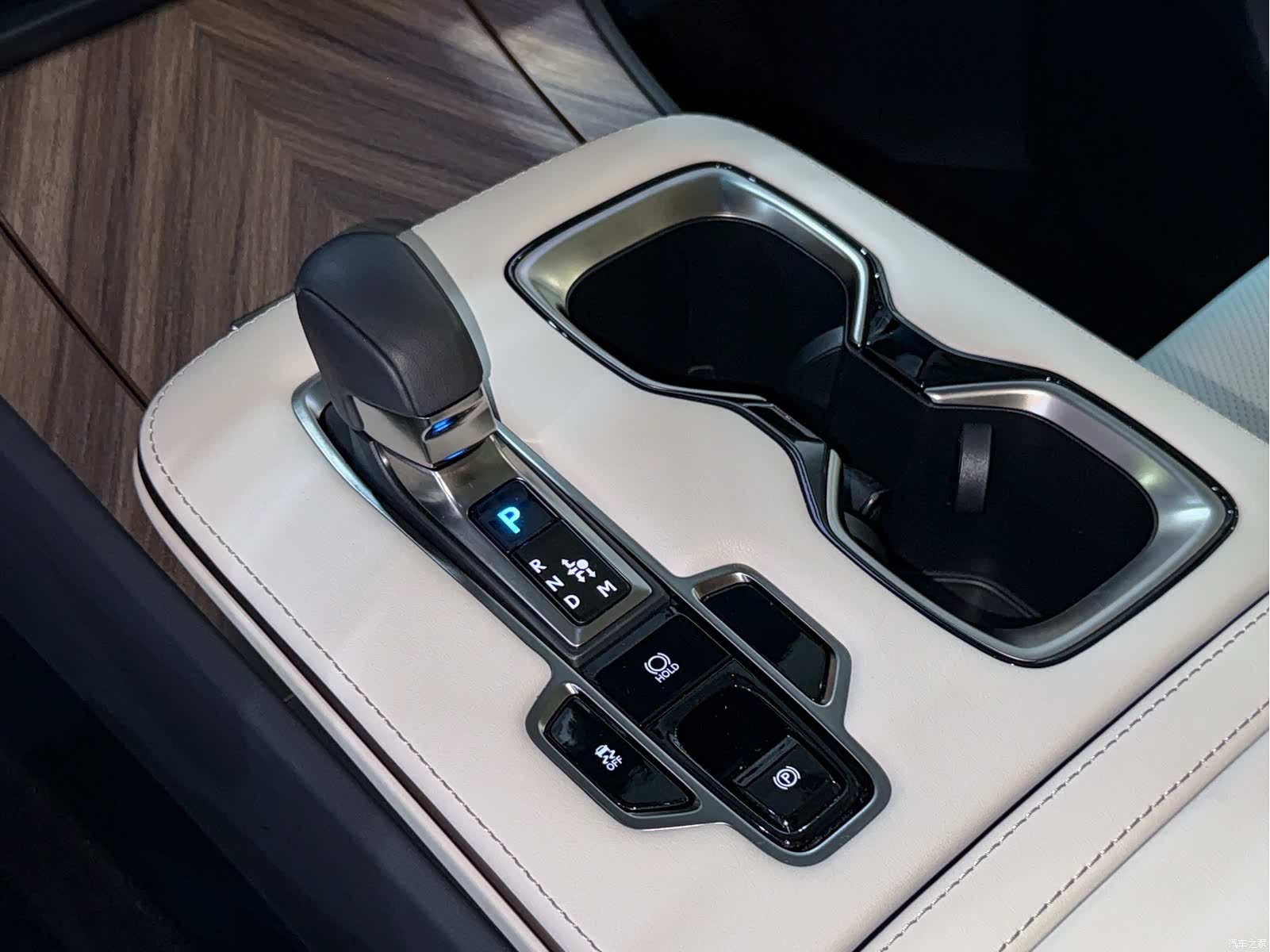 Lexus LM, 2024 13