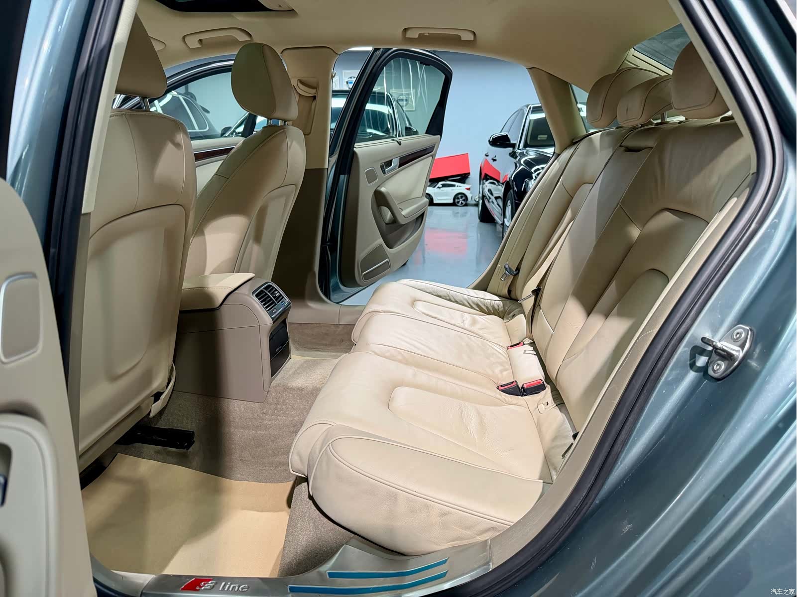 Audi A4L, 2010 11