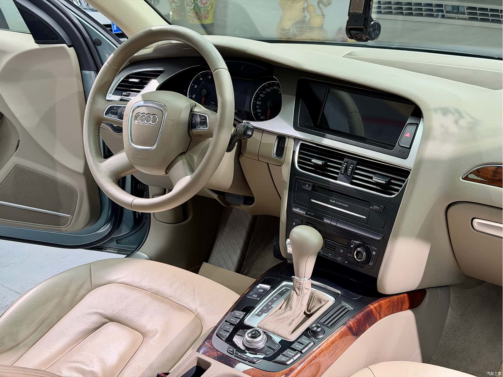 Audi A4L, 2010 13