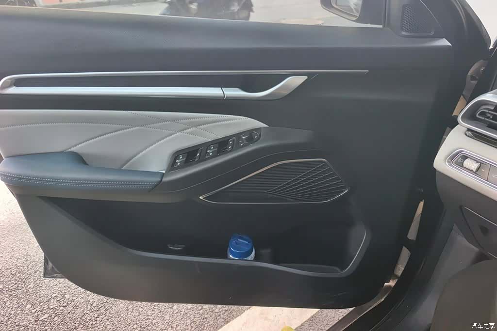 Geely Emgrand, 2023 7