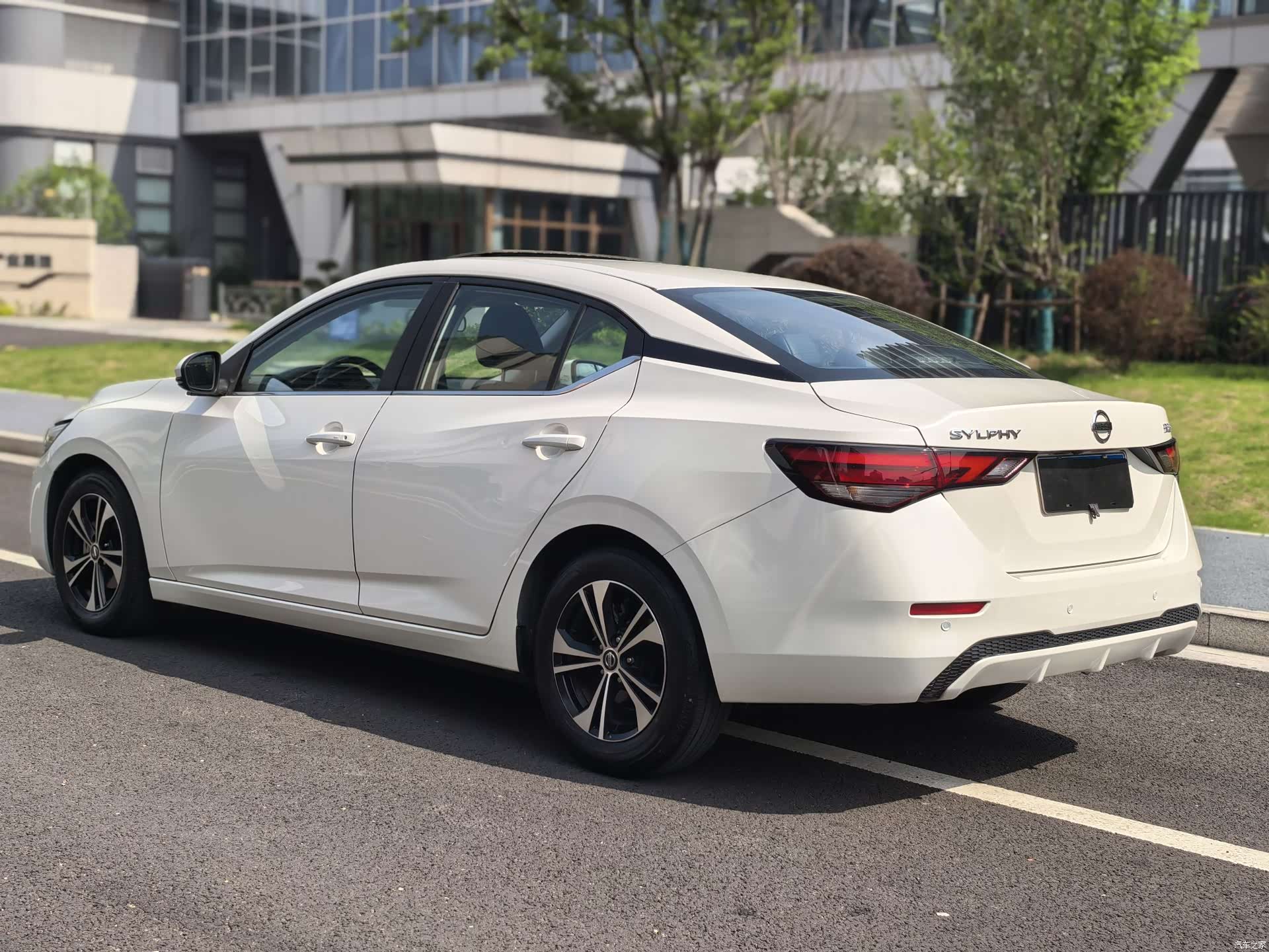 Nissan Sylphy, 2022 все фото
