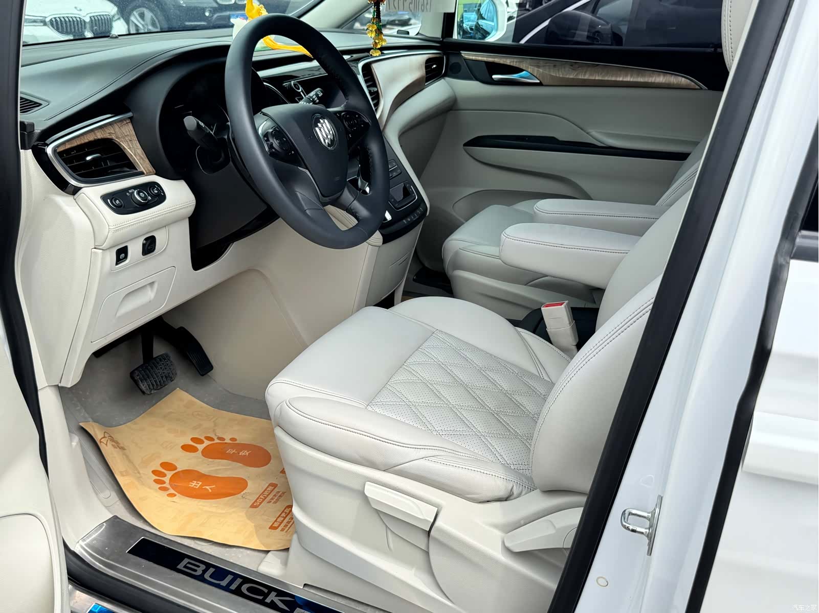 Buick GL8, 2017 2
