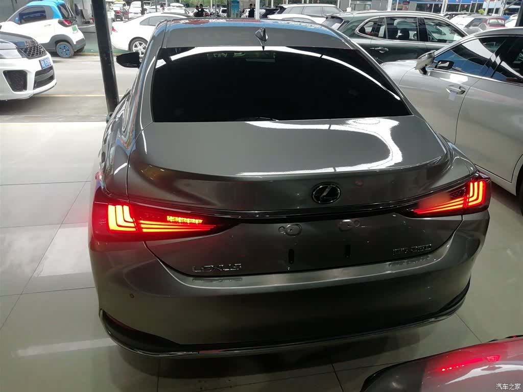 Lexus ES, 2022 6