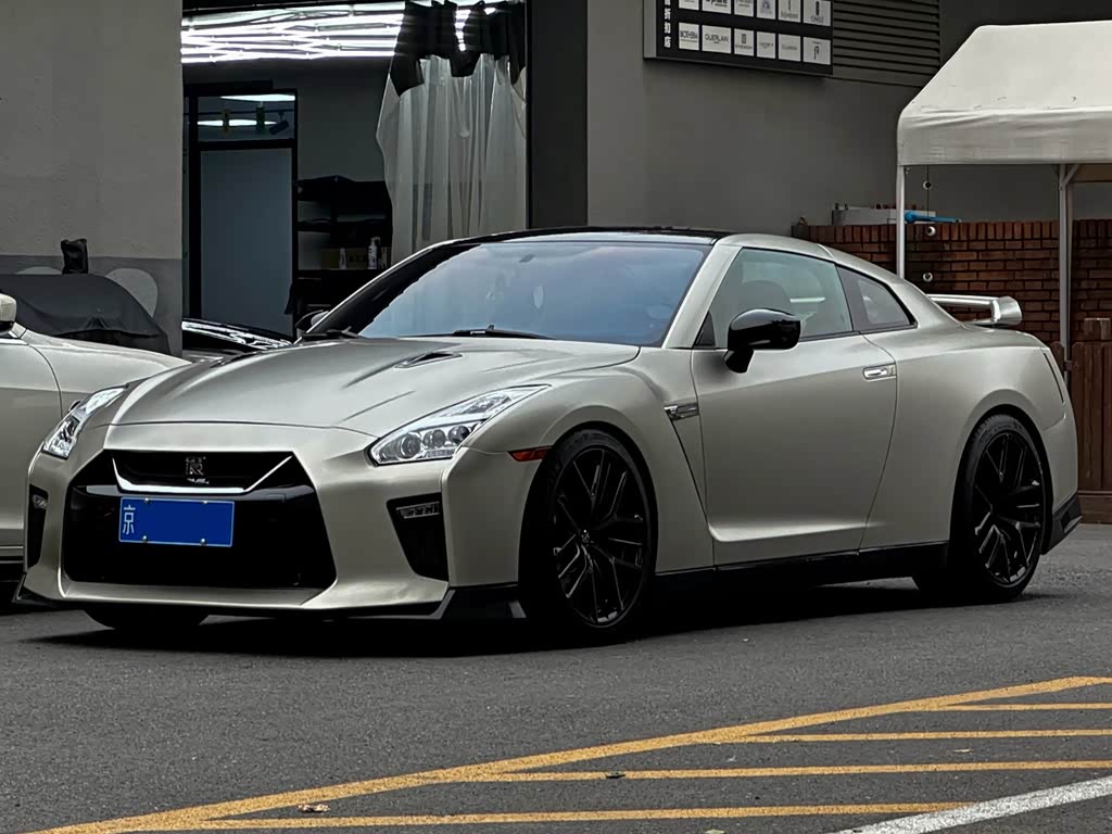 Nissan GT-R