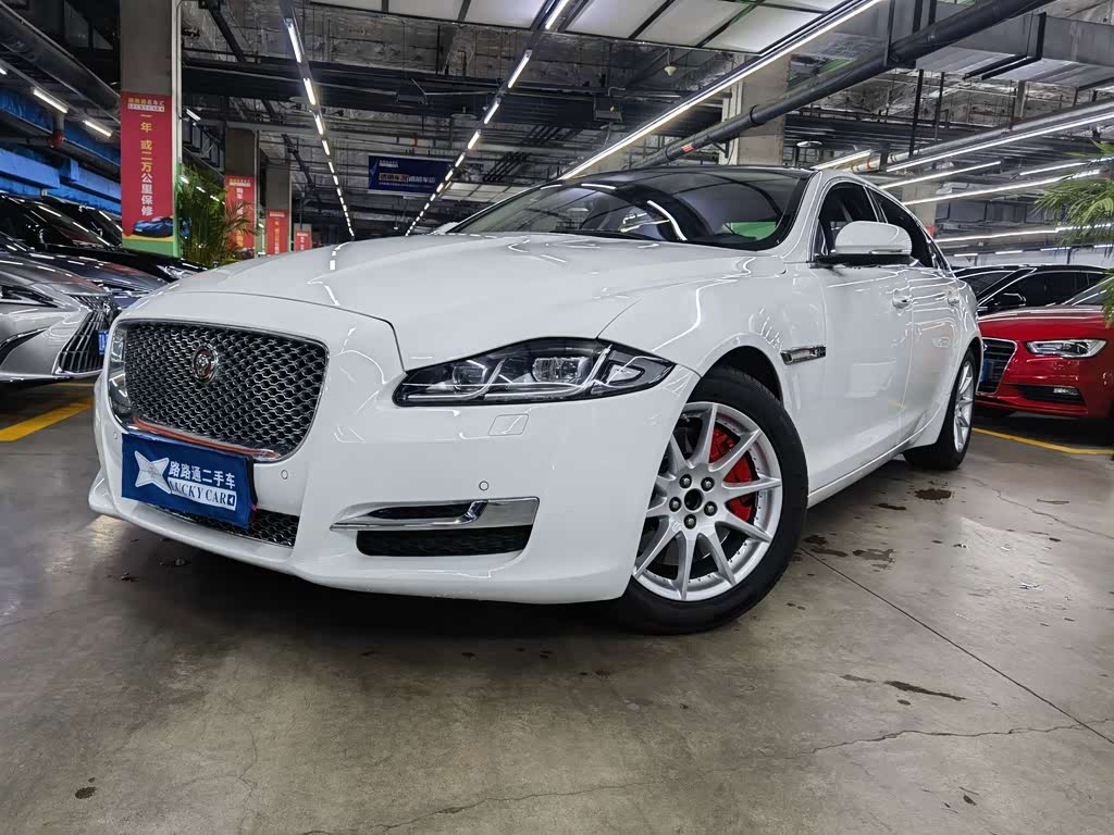 Jaguar XJ