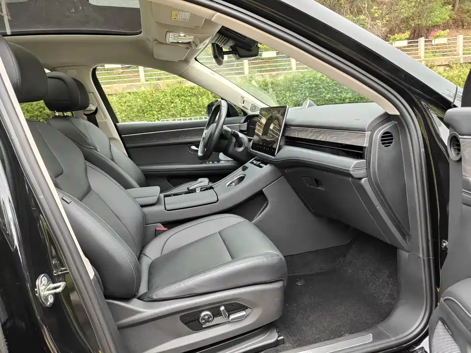 AITO Ask the world M5