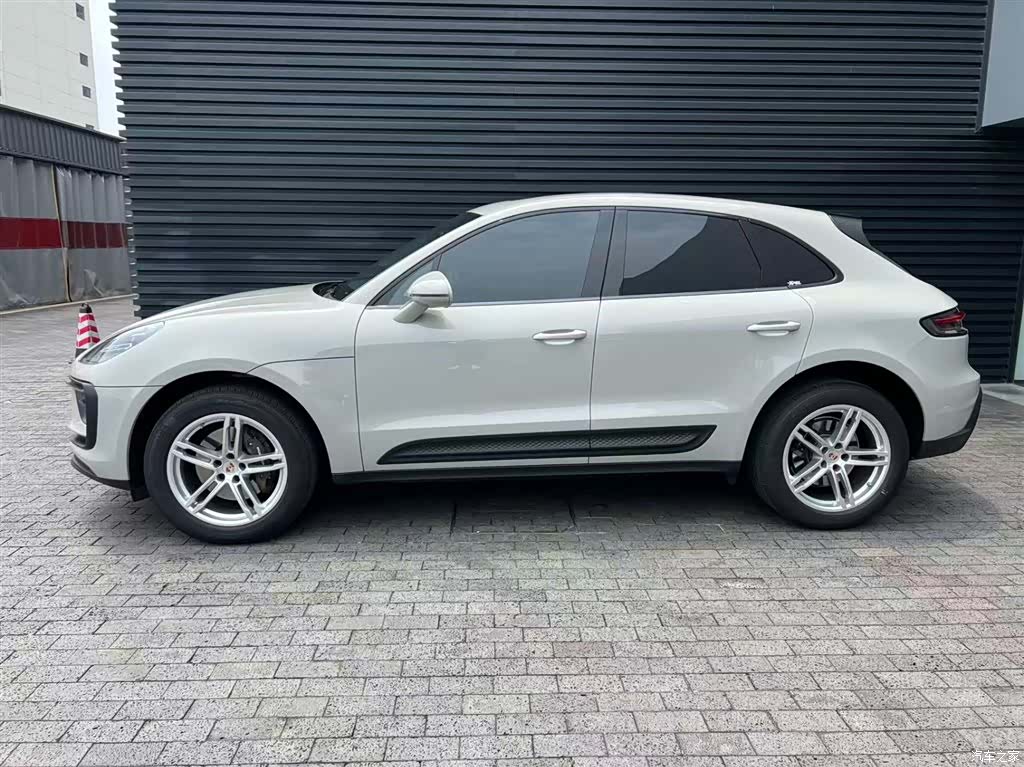 Porsche Macan, 2025 3