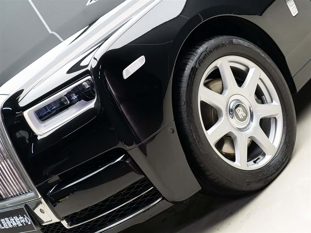 Rolls-Royce Phantom, 2018 3