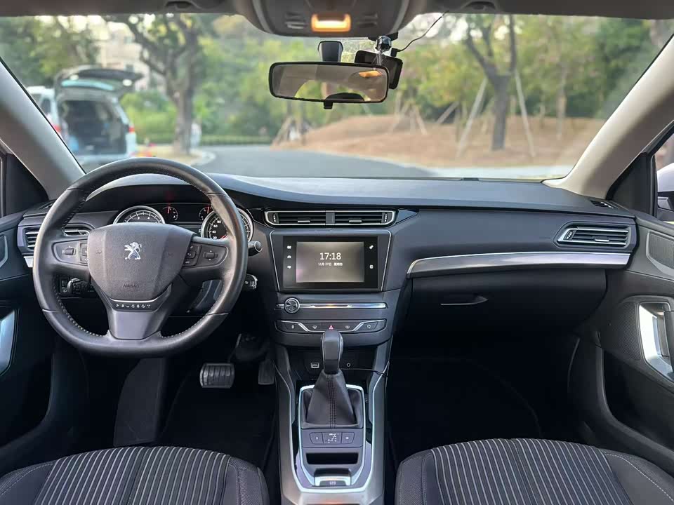 Peugeot 408