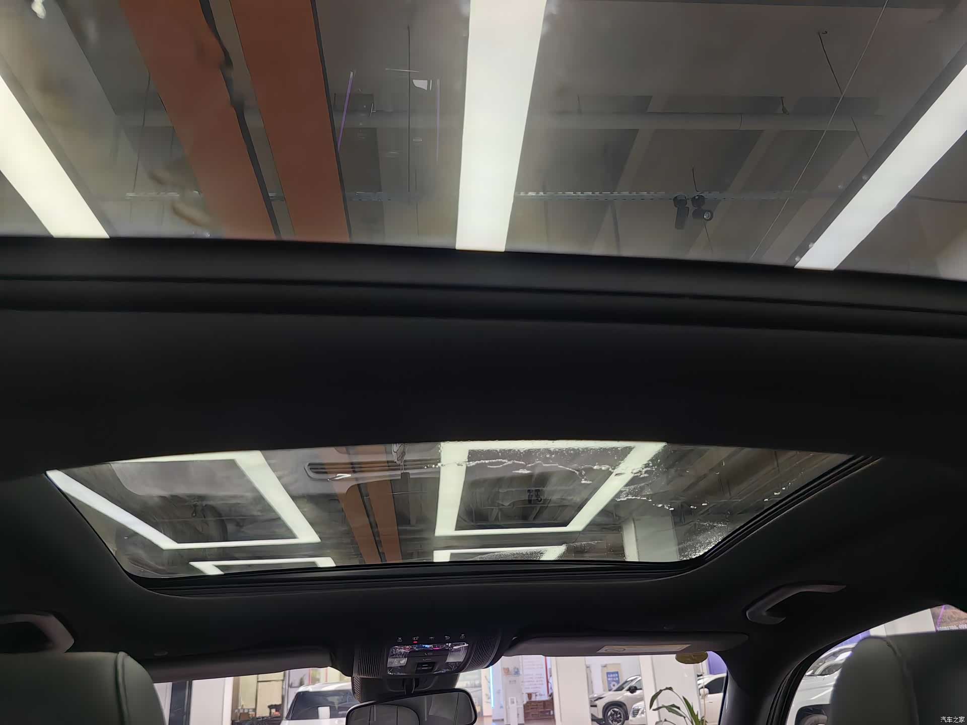 Mercedes-Benz EQB, 2023 21