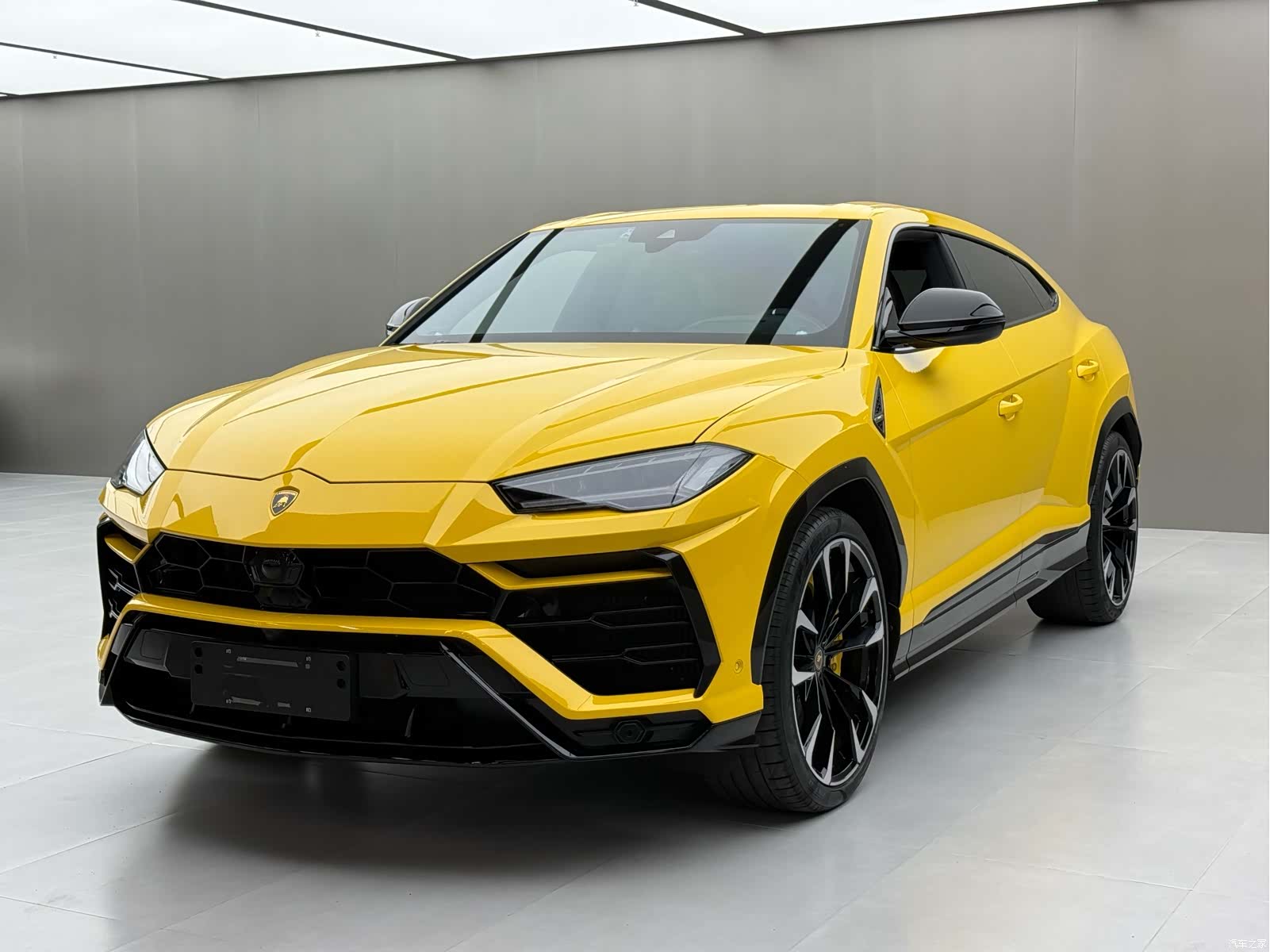 Lamborghini Urus, 2023 все фото
