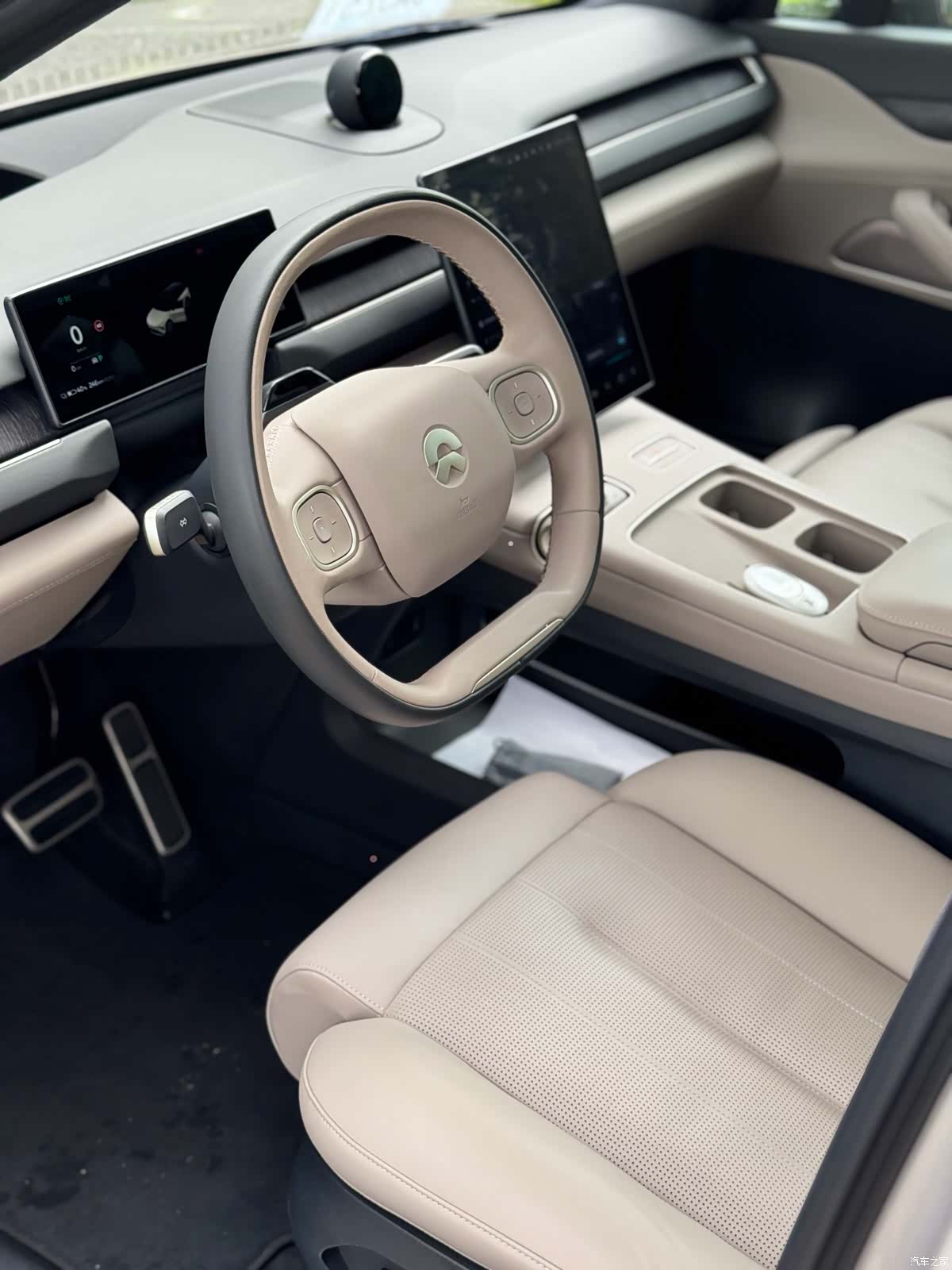 NIO ES8, 2023 7