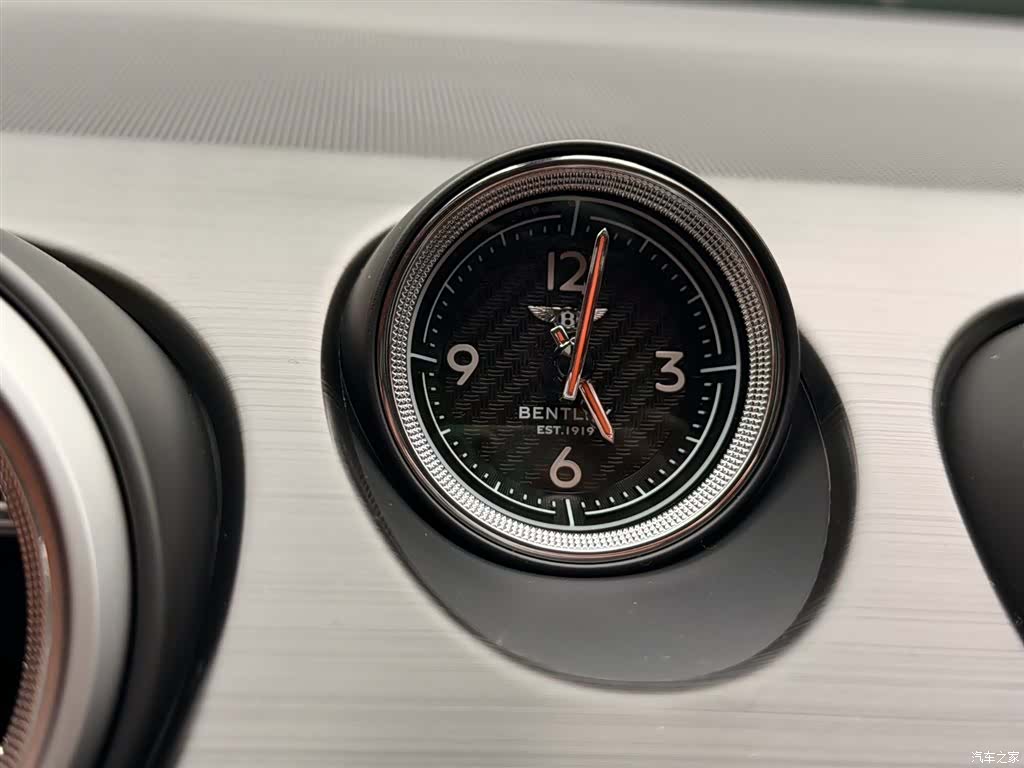 Bentley Bentayga, 2017 14