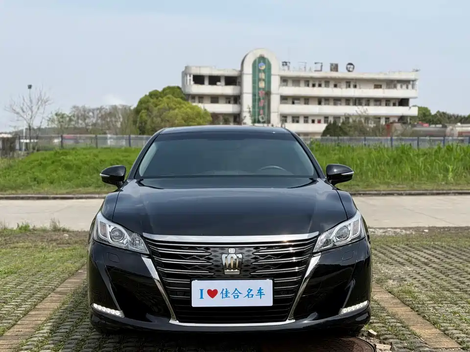 Toyota crown