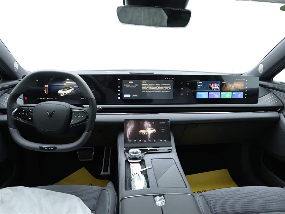 VOYAH Lantu chasing light