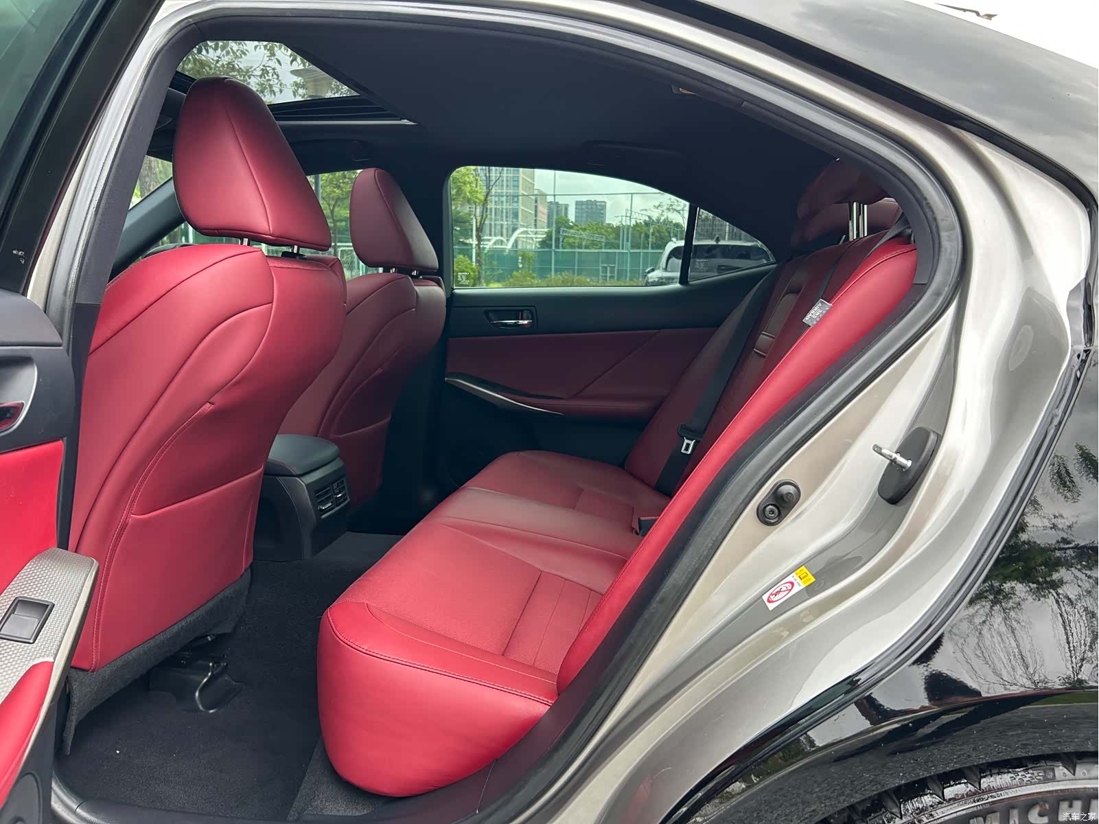Lexus IS, 2016 7