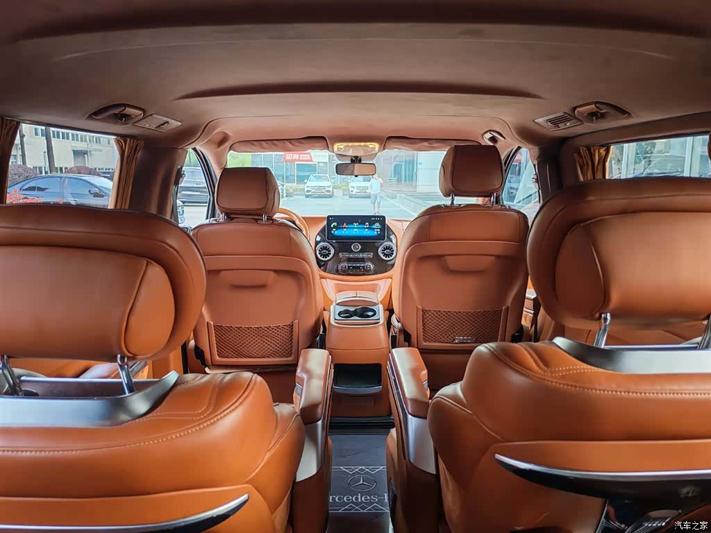 Mercedes-Benz 7, 2023 15