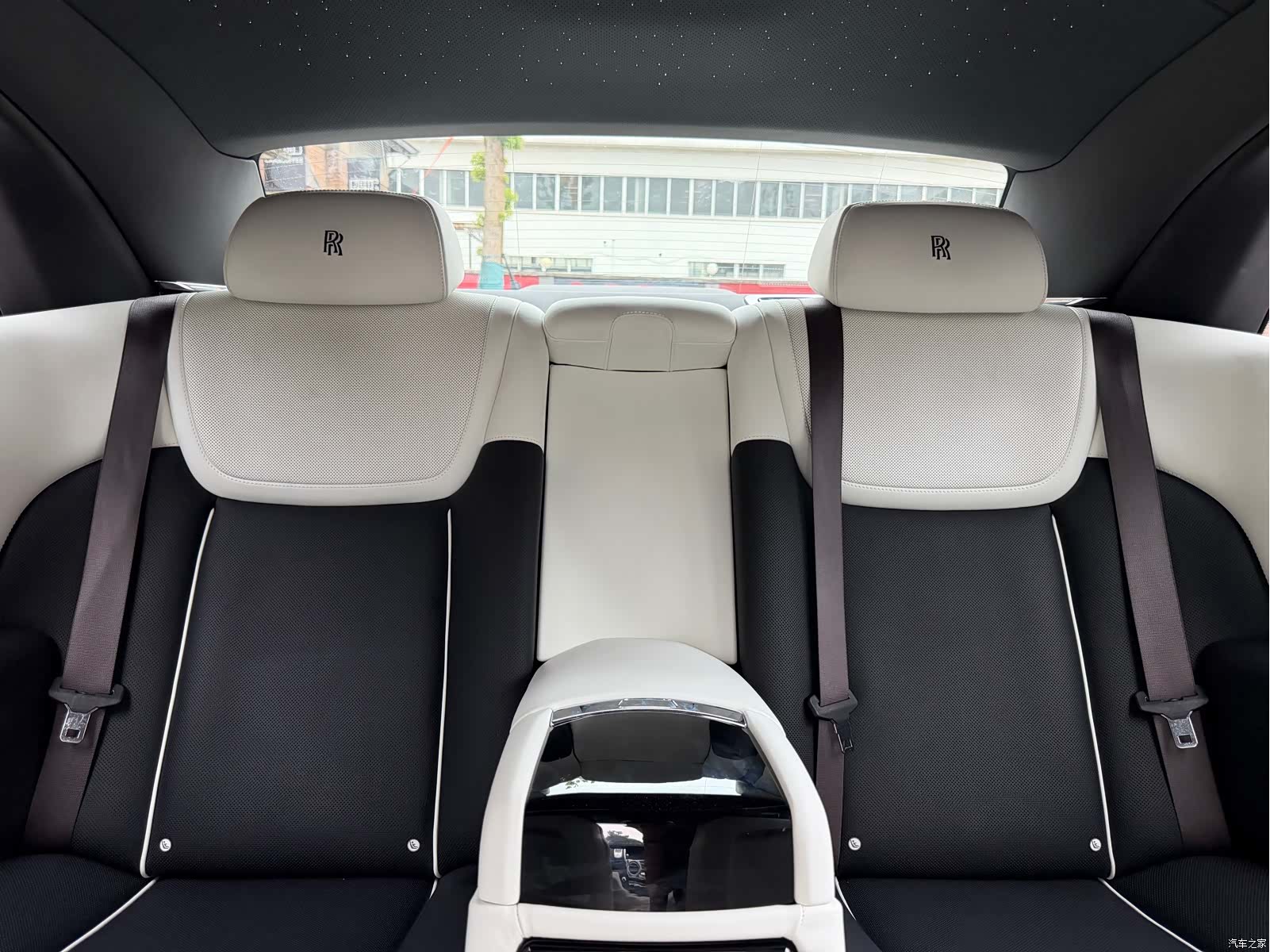 Rolls-Royce Ghost, 2018 13