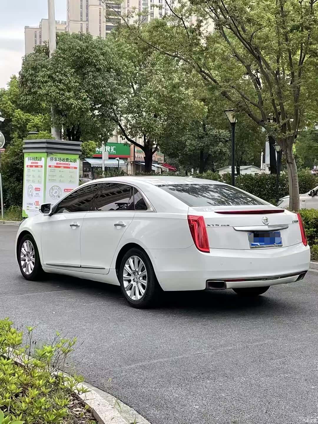 Cadillac XTS, 2015 4