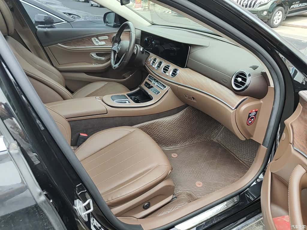 Mercedes-Benz E-Class, 2022 25
