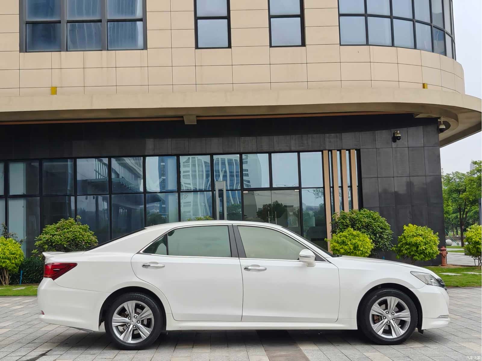 Toyota Crown, 2016 4