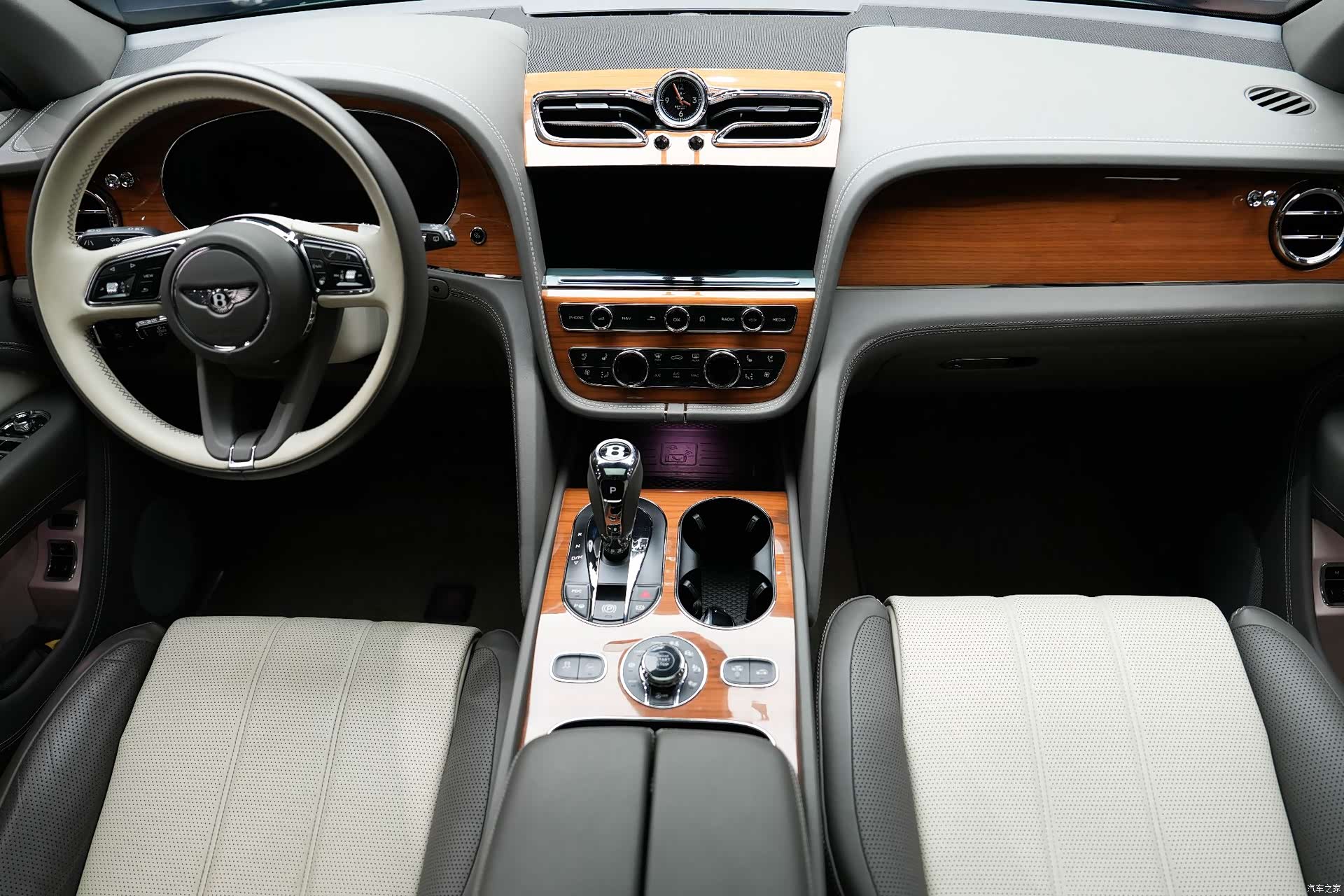 Bentley Bentayga, 2021 20