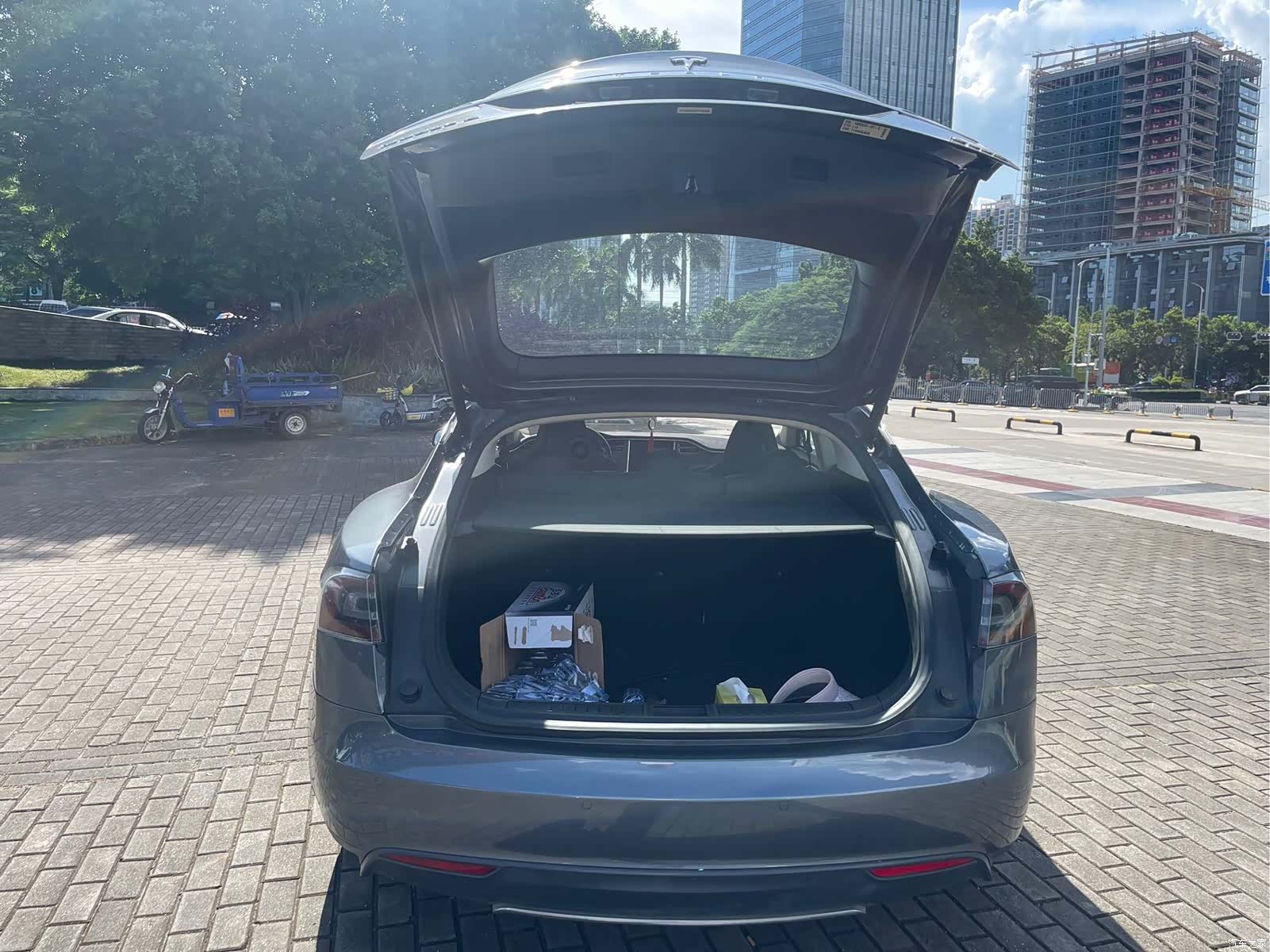 Tesla Model S, 2015 13
