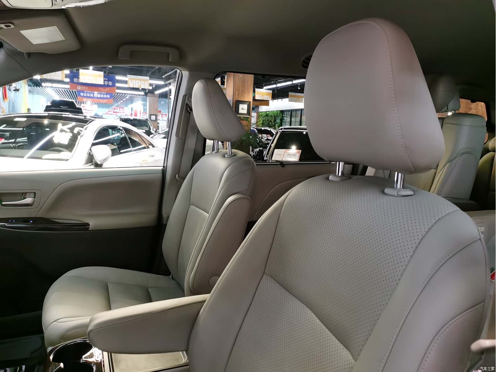 SIENNA XLE, 2019 11
