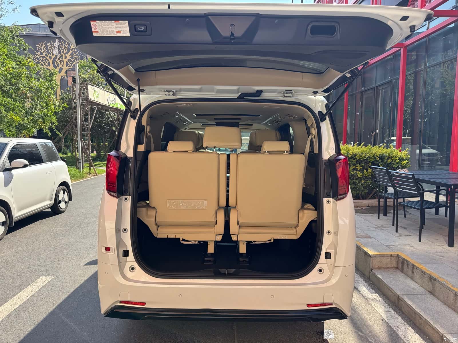 Toyota Alphard, 2019 30