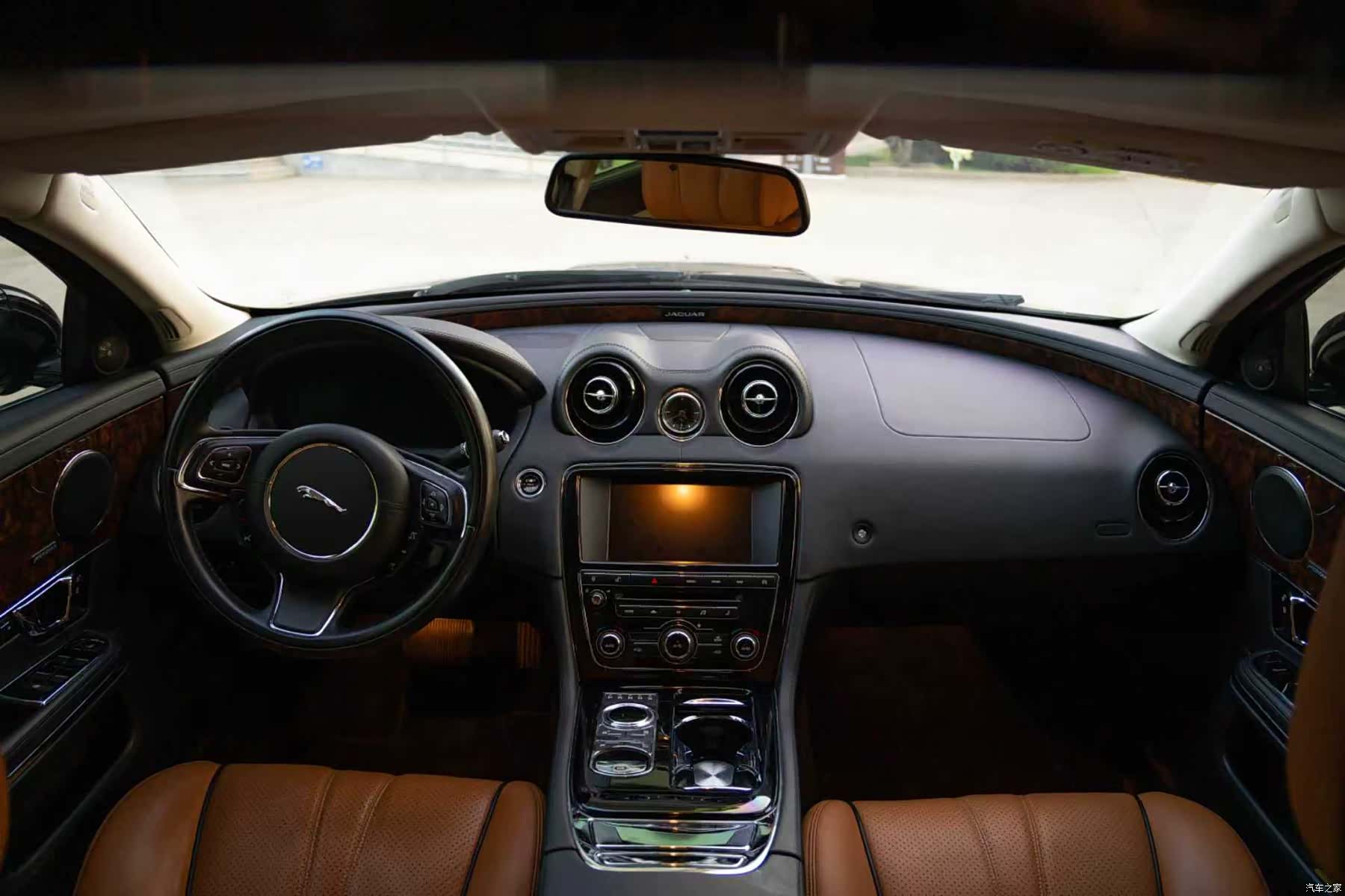 Jaguar XJ, 2015 6