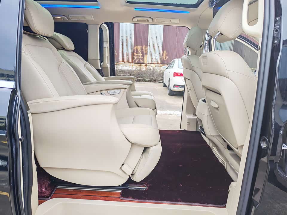 Mercedes-Benz V-class