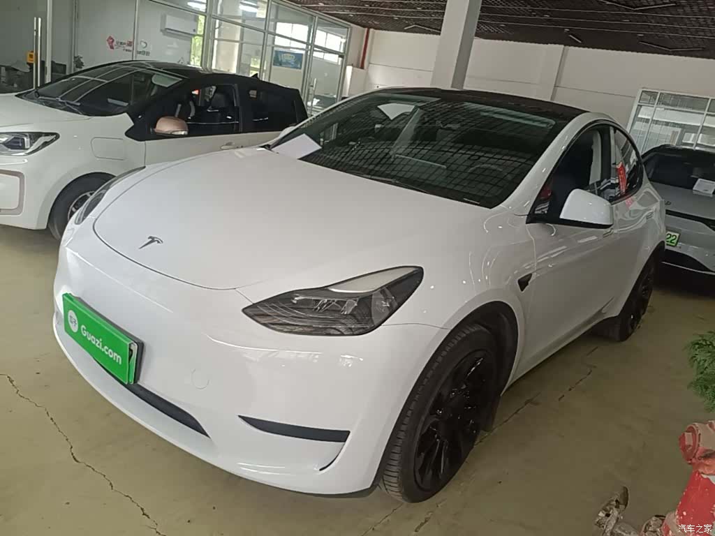 Tesla Model Y, 2023 1
