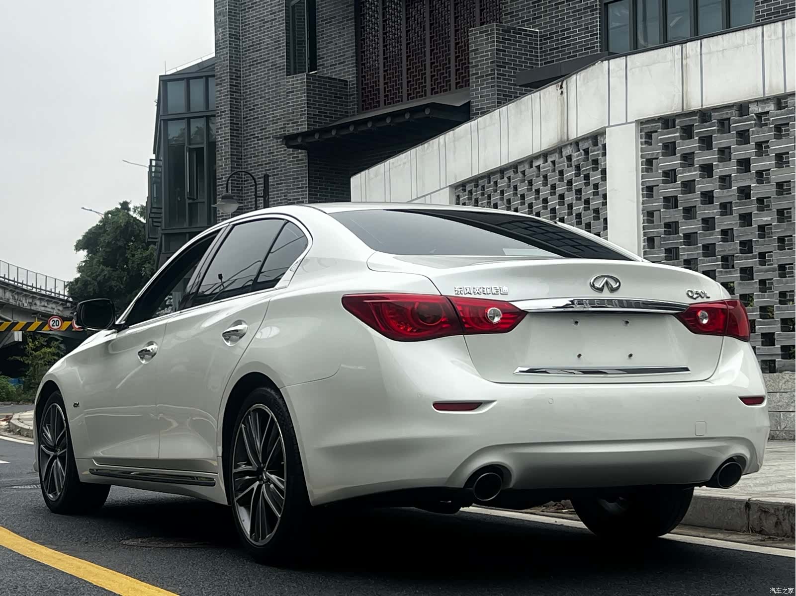 Infiniti Q50L, 2017 16
