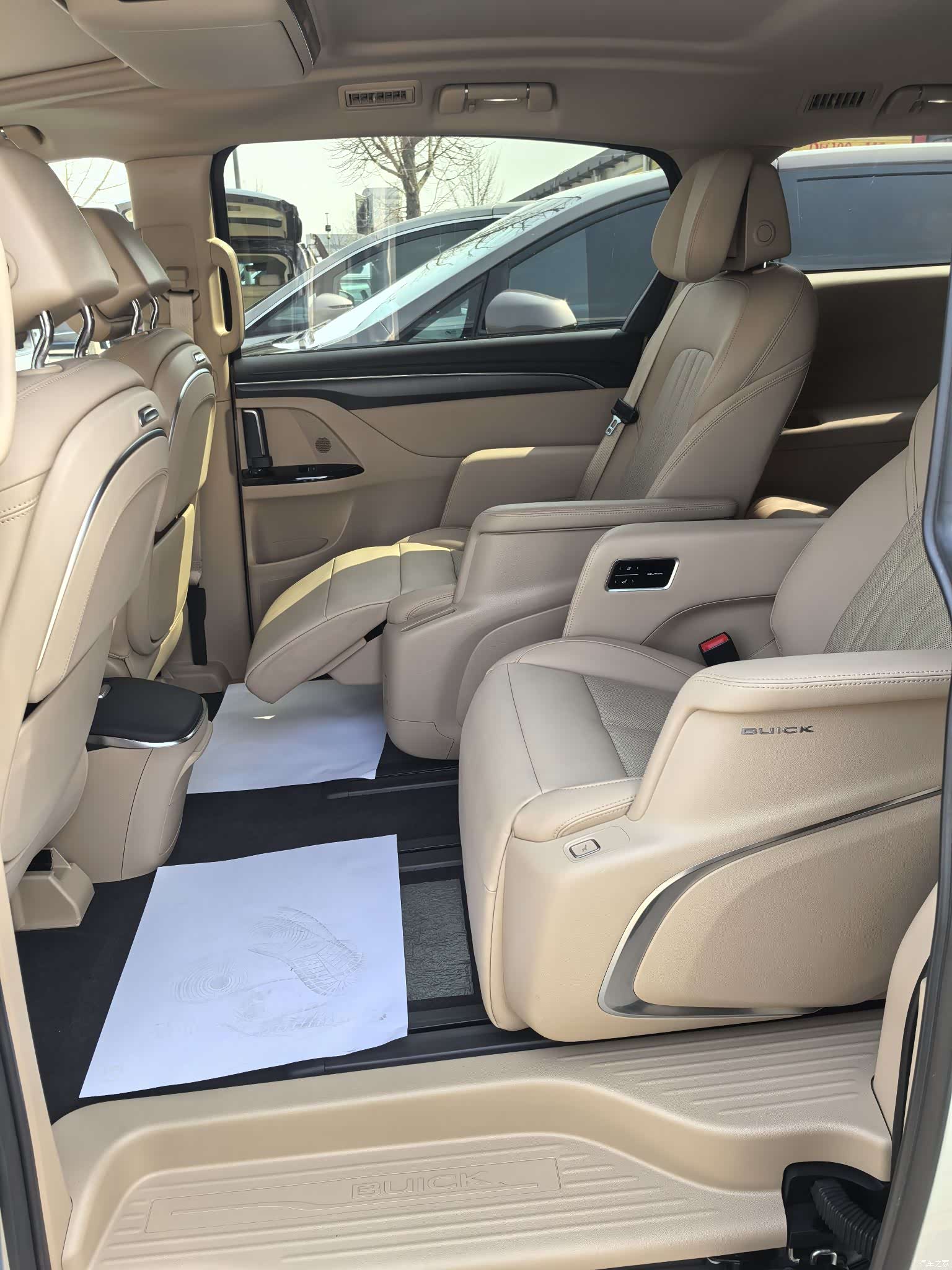 Buick GL8, 2025 9