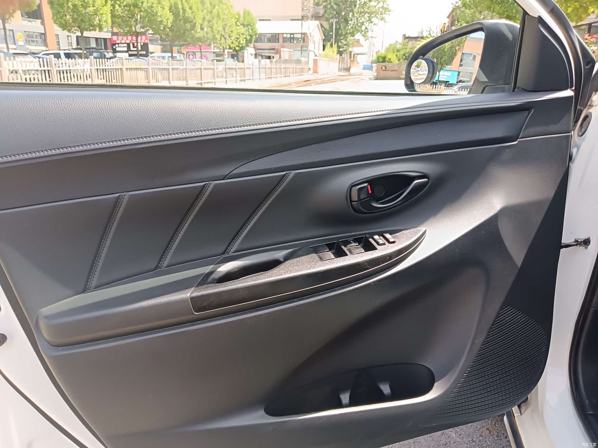 Toyota YARiS L, 2022 13