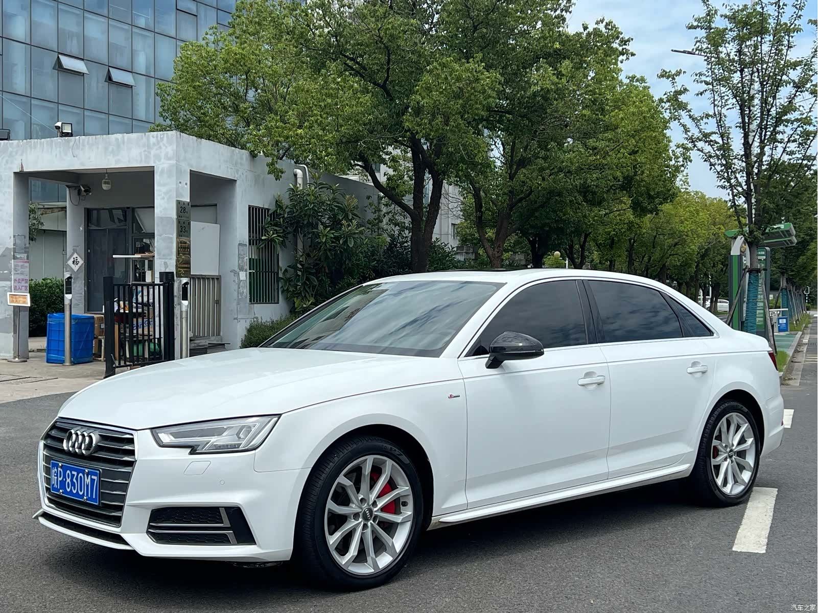Audi A4L, 2018 1